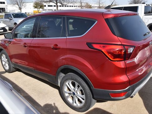 Used 2019 Ford Escape SE image 7
