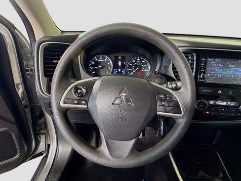 Used 2018 Mitsubishi Outlander ES FWD image 13