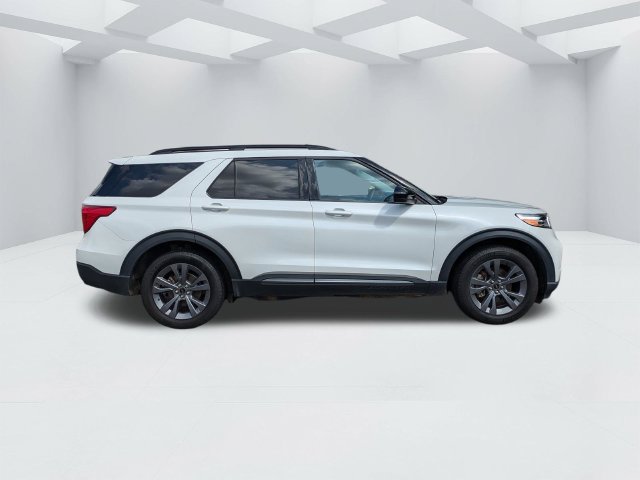 Used 2023 Ford Explorer XLT w/ Equipment Group 202A AWD/4WD image 3