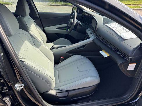 New 2025 Hyundai Elantra Limited image 13