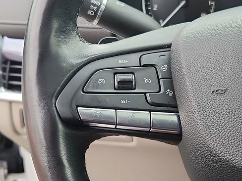Used 2023 Cadillac XT4 Luxury w/ Cold Weather Package FWD image 21