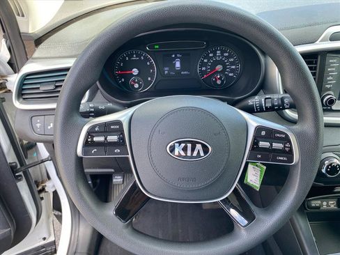 Used 2020 Kia Sorento LX AWD/4WD image 11