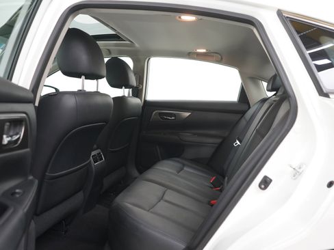 Used 2014 Nissan Altima 2.5 SL w/ Moonroof Package FWD image 16