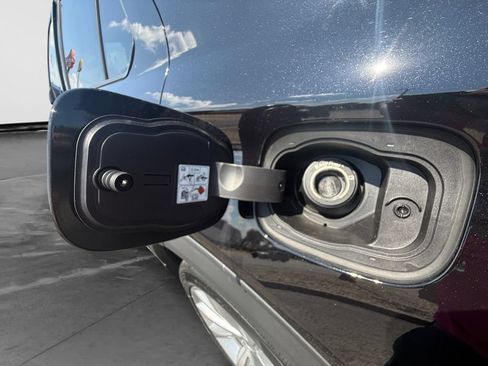 Used 2022 Ford Explorer Platinum w/ Equipment Group 601A AWD/4WD image 12