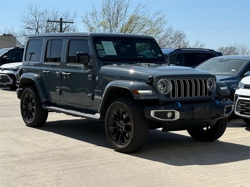 Used 2024 Jeep Wrangler Unlimited Sahara image 12