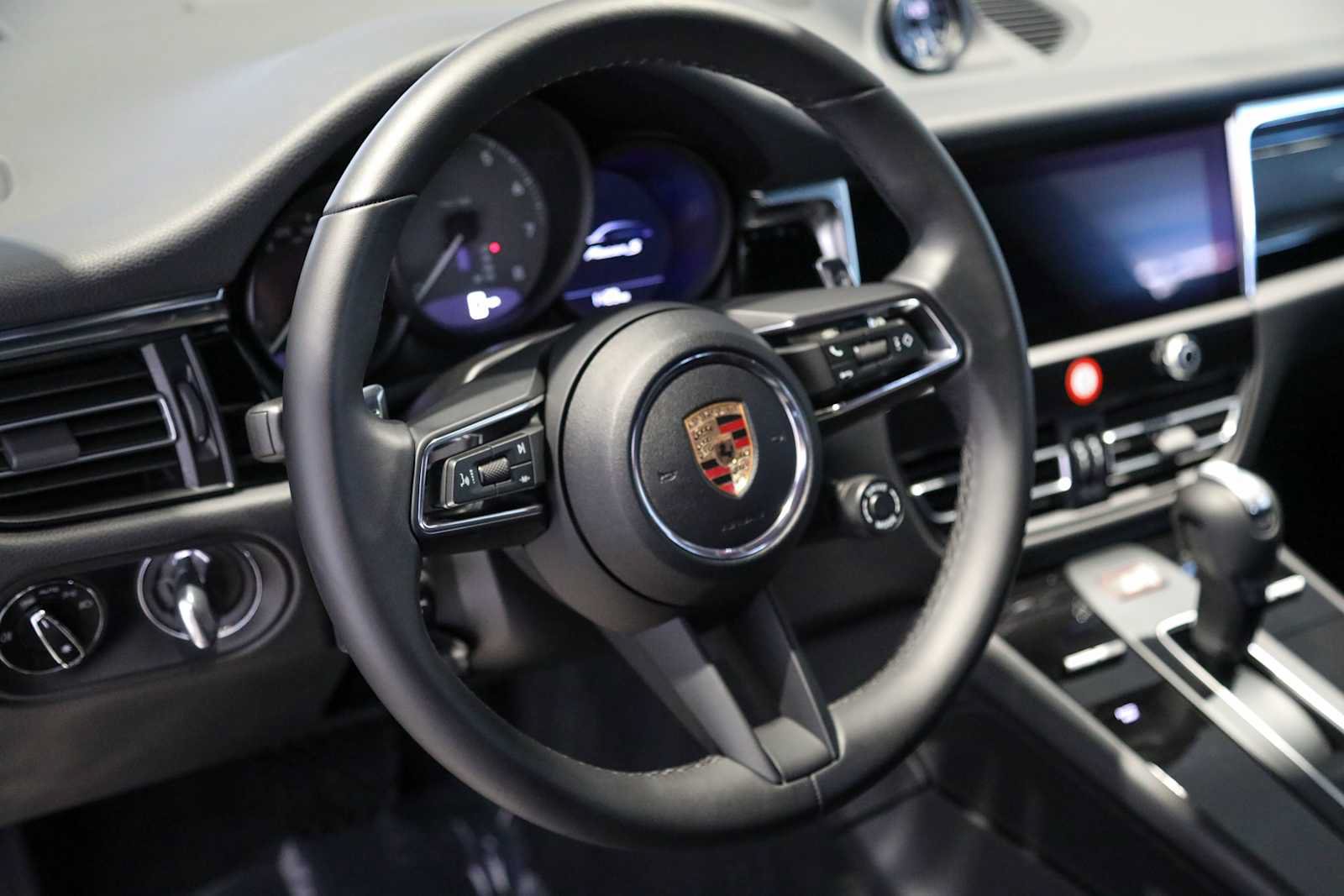 Used 2025 Porsche Macan S AWD/4WD image 4