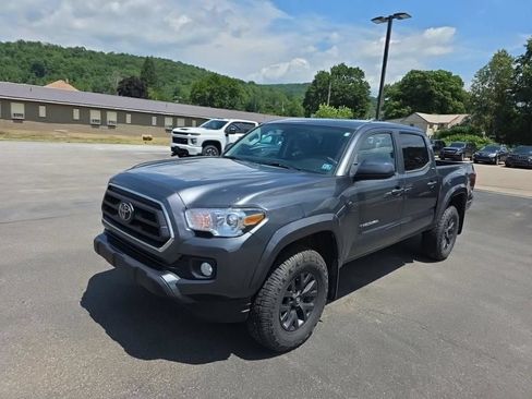 Used 2023 Toyota Tacoma SR5 AWD/4WD image 3
