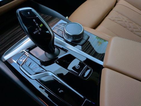 Used 2023 BMW 530i w/ Premium Package RWD image 19
