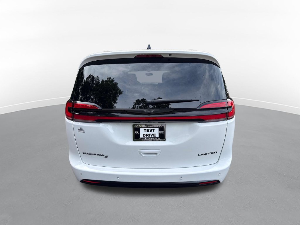 Used 2025 Chrysler Pacifica Limited FWD image 7