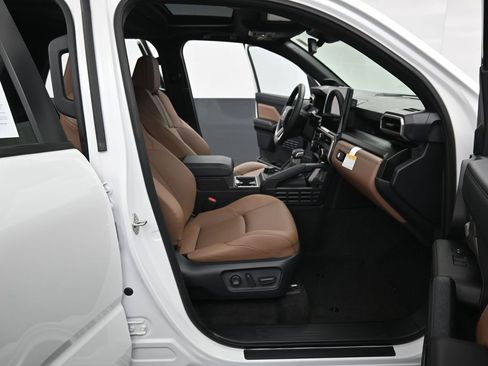 Used 2025 Toyota 4Runner Limited image 40