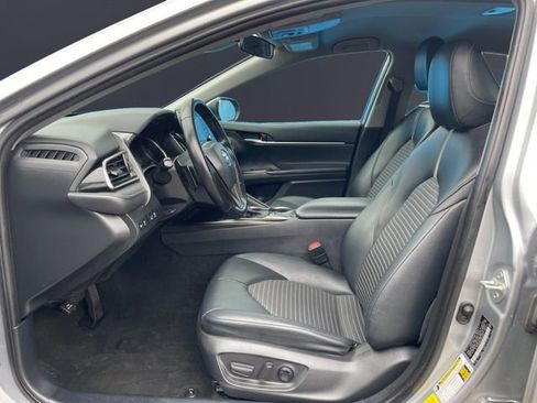 Used 2022 Toyota Camry SE image 9