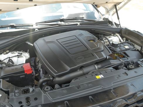 Used 2018 Land Rover Range Rover Velar R-Dynamic SE image 45