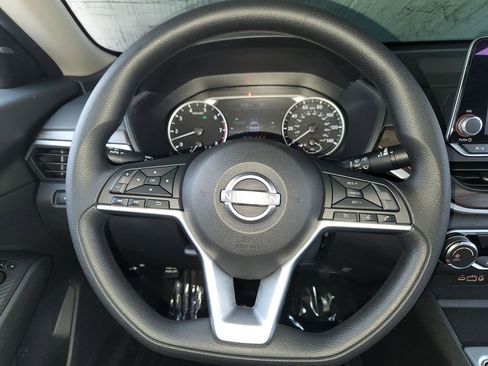 Used 2025 Nissan Altima 2.5 SV image 22