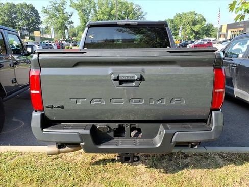Used 2025 Toyota Tacoma TRD Off-Road AWD/4WD image 7