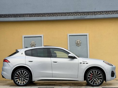 Used 2023 Maserati Grecale Modena AWD/4WD image 12
