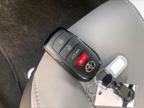Used 2026 Toyota Camry SE w/ Convenience Package FWD image 14
