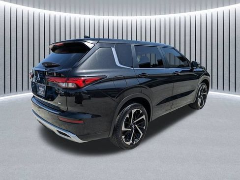 Used 2024 Mitsubishi Outlander SE Black Edition FWD image 4