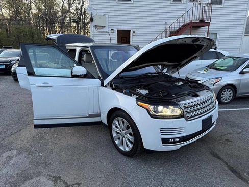 Used 2016 Land Rover Range Rover HSE image 9