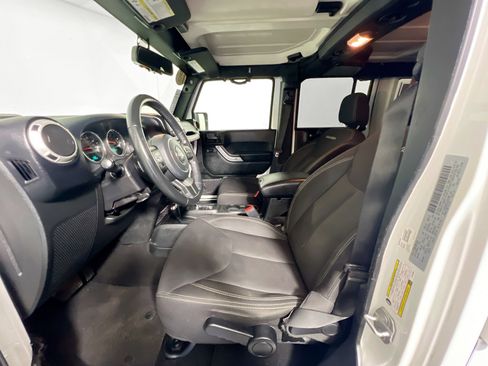 Used 2018 Jeep Wrangler Unlimited Sahara image 14