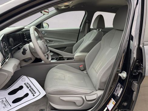Used 2022 Hyundai Elantra SEL w/ Convenience Package image 9
