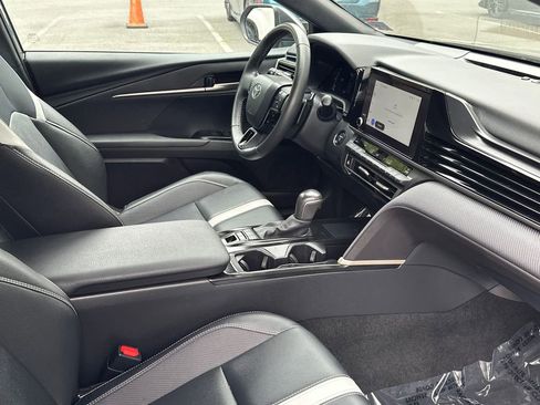 Used 2025 Toyota Camry SE FWD image 6