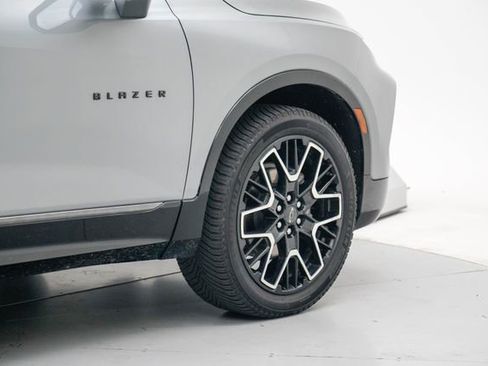 Used 2023 Chevrolet Blazer RS w/ Enhanced Convenience Package FWD image 7
