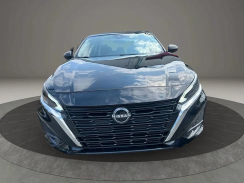Used 2024 Nissan Altima 2.5 SV FWD image 2