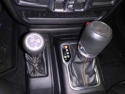 Used 2022 Jeep Wrangler Unlimited Sahara AWD/4WD image 28