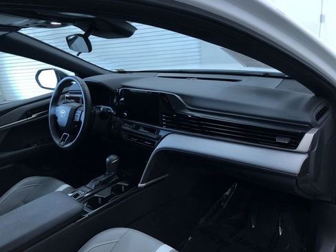 Used 2025 Toyota Camry SE image 16