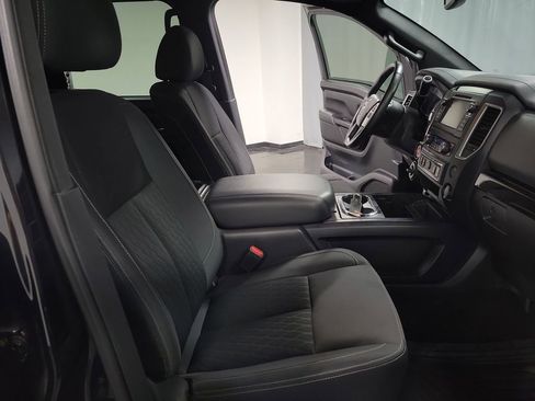 Used 2019 Nissan Titan SV w/ SV Convenience Package image 26