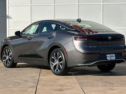 Certified 2024 Toyota Crown Limited image 7