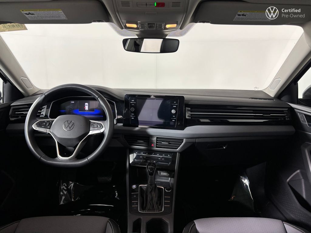 Used 2025 Volkswagen Jetta SE w/ Sunroof Package FWD image 16