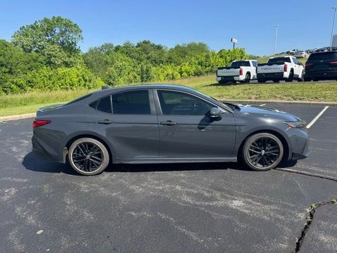 Used 2025 Toyota Camry SE w/ Convenience Package FWD image 2