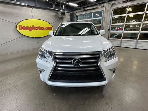 Used 2017 Lexus GX 460 Premium w/ Premium Package AWD/4WD image 8