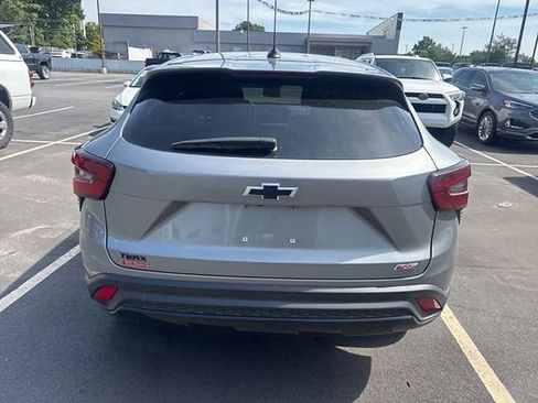 Used 2025 Chevrolet Trax RS w/ Sunroof Package FWD image 5