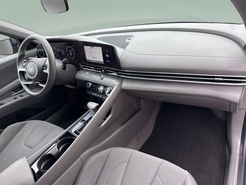 Used 2024 Hyundai Elantra Blue image 21