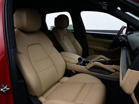 Certified 2026 Porsche Cayenne S AWD/4WD image 18