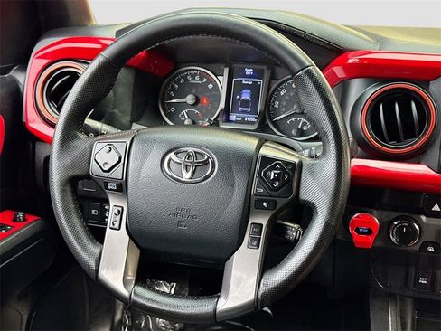 Used 2020 Toyota Tacoma TRD Off-Road image 17