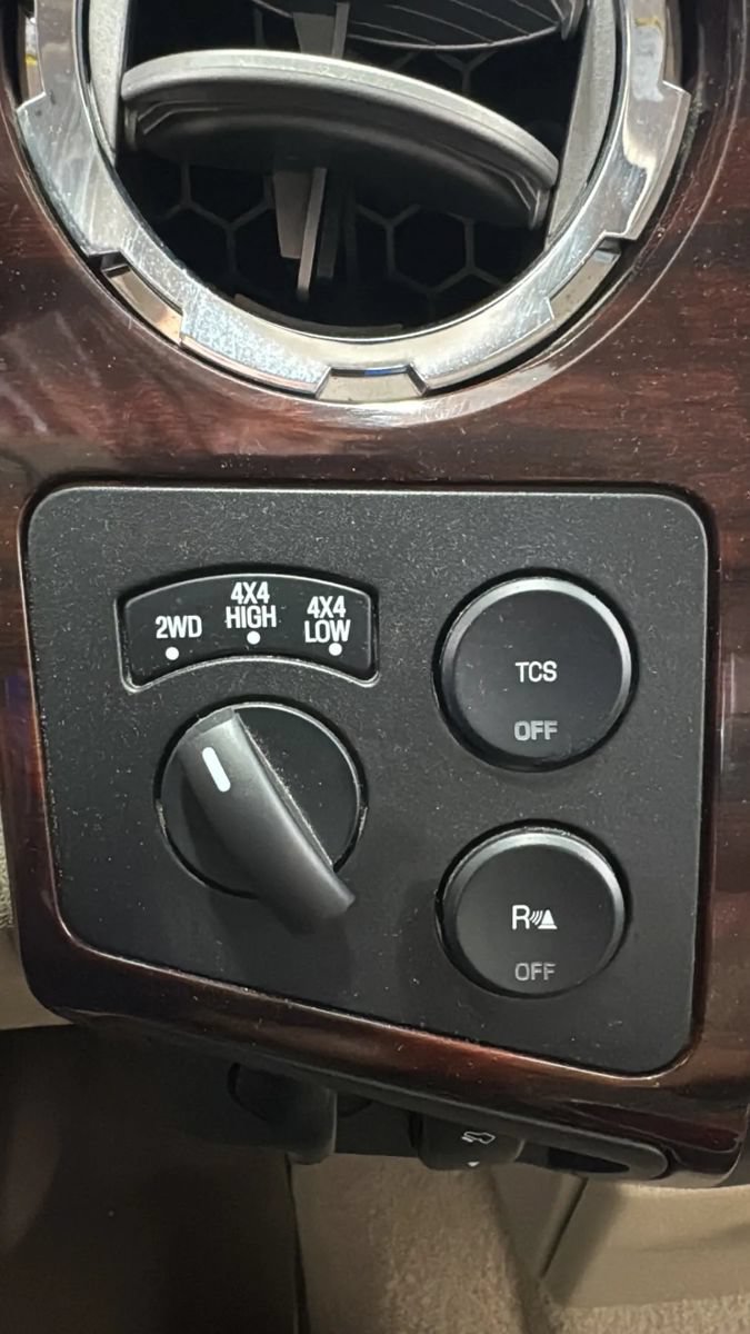 Used 2009 Ford F250 FX4 AWD/4WD image 8