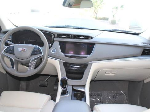 Used 2017 Cadillac XT5 Luxury w/ Driver Awareness Package FWD image 19