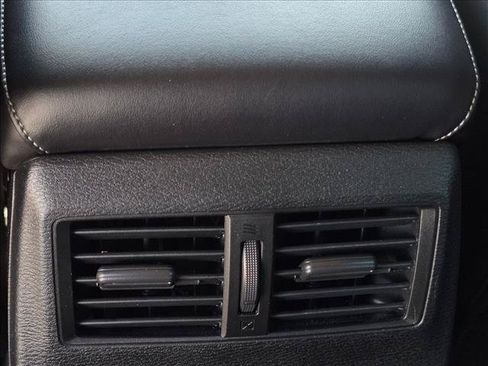 Used 2023 Mitsubishi Outlander SE Black Edition FWD image 16