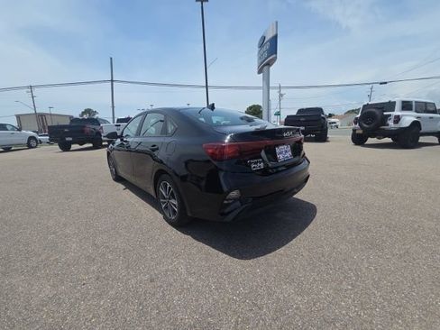 Used 2024 Kia Forte LXS w/ LXS Technology Package FWD image 6