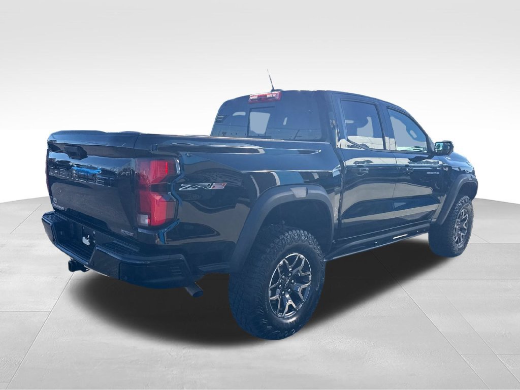 Used 2024 Chevrolet Colorado ZR2 w/ Technology Package AWD/4WD image 4