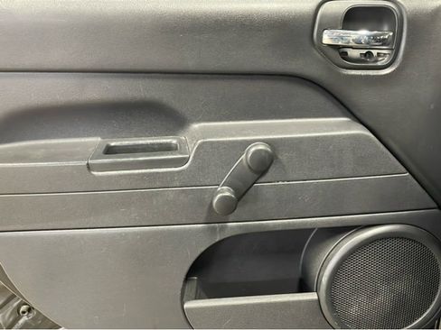 Used 2015 Jeep Patriot Sport image 17