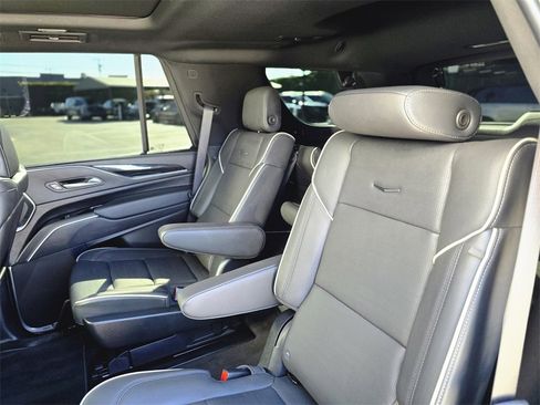 Used 2024 Cadillac Escalade Sport image 12