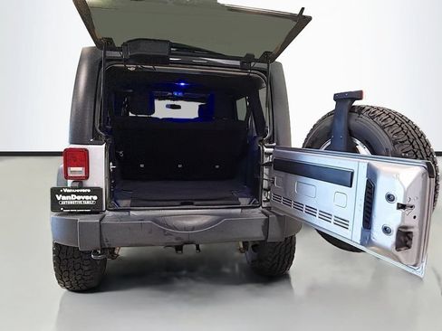 Used 2018 Jeep Wrangler Unlimited Sport S AWD/4WD image 37
