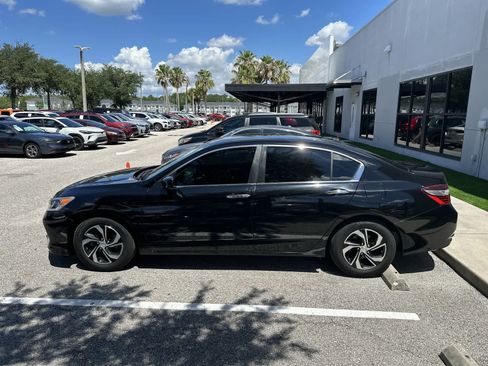 Used 2017 Honda Accord LX image 5