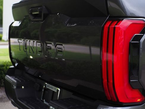 Used 2025 Toyota Tundra SR5 w/ SR5 Premium Package AWD/4WD image 32