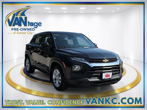 Used 2023 Chevrolet TrailBlazer LS FWD image 3