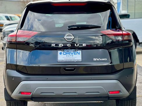 Used 2023 Nissan Rogue SV image 4